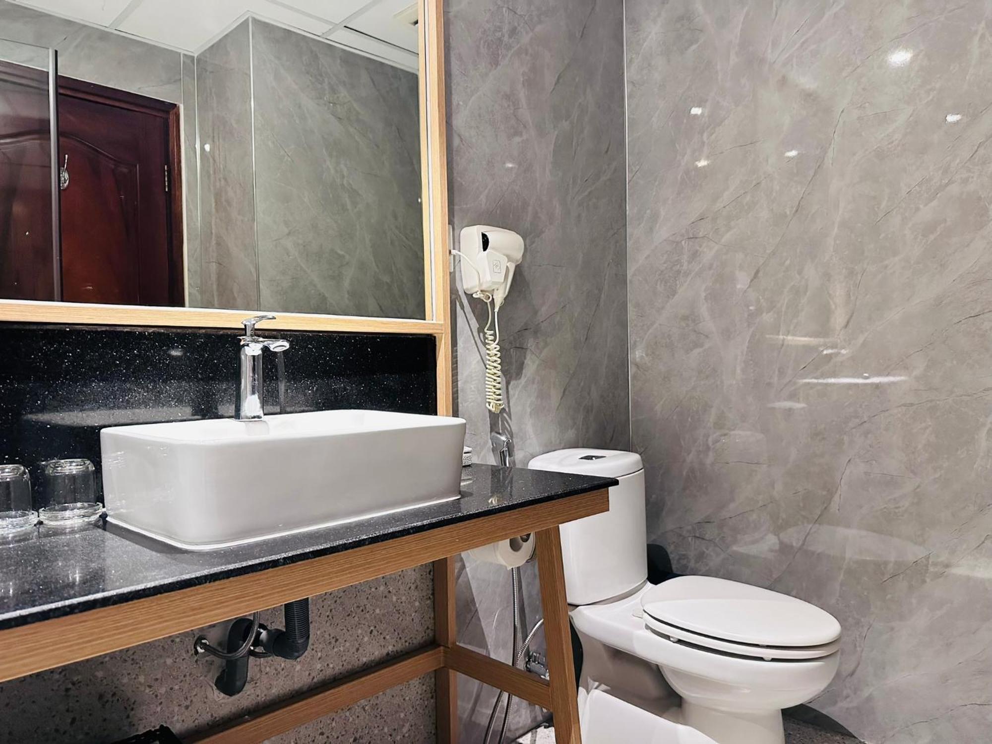 Sky Gem Hotel - Ben Thanh Ho Chi Minh Zewnętrze zdjęcie