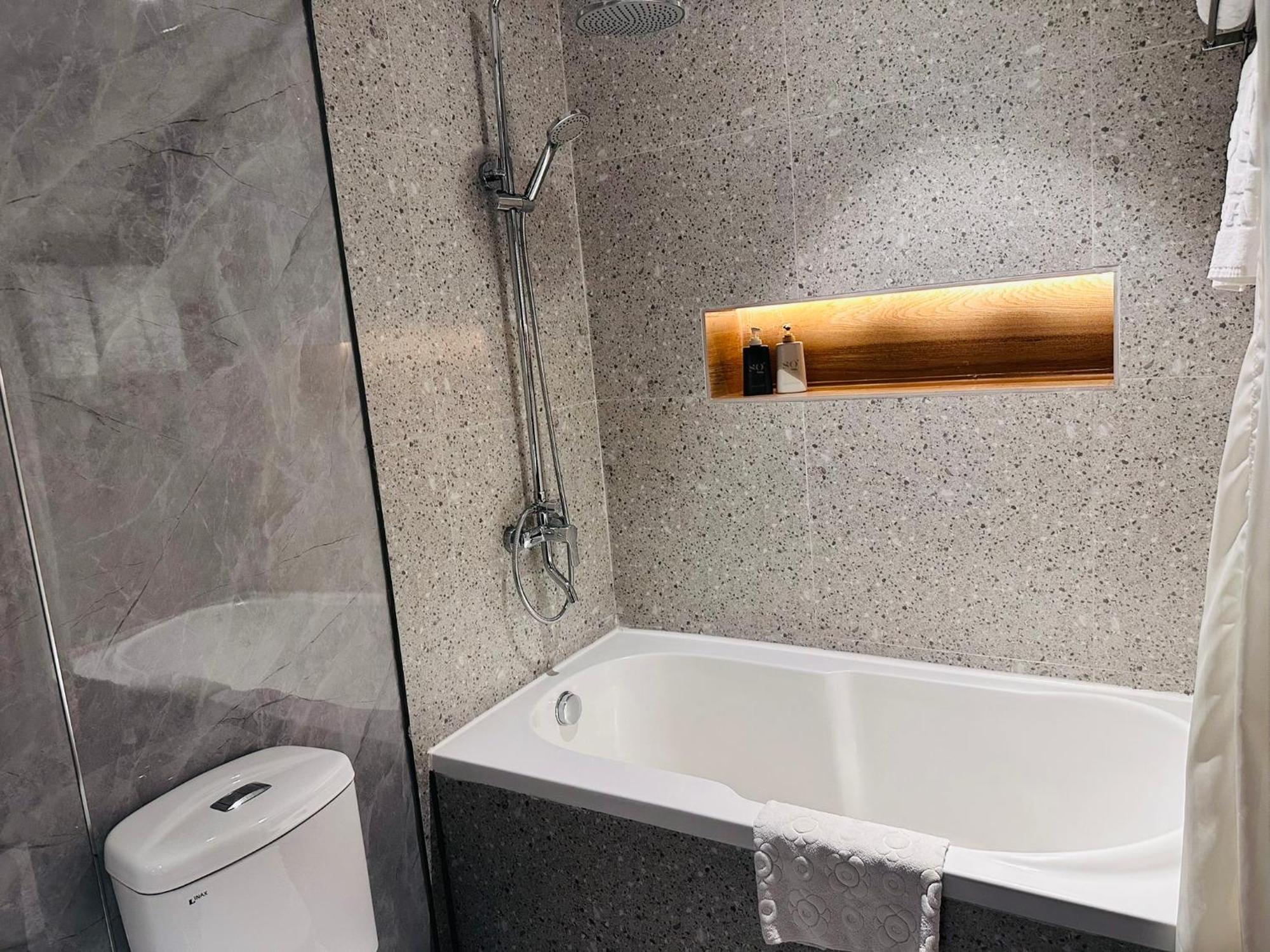 Sky Gem Hotel - Ben Thanh Ho Chi Minh Zewnętrze zdjęcie